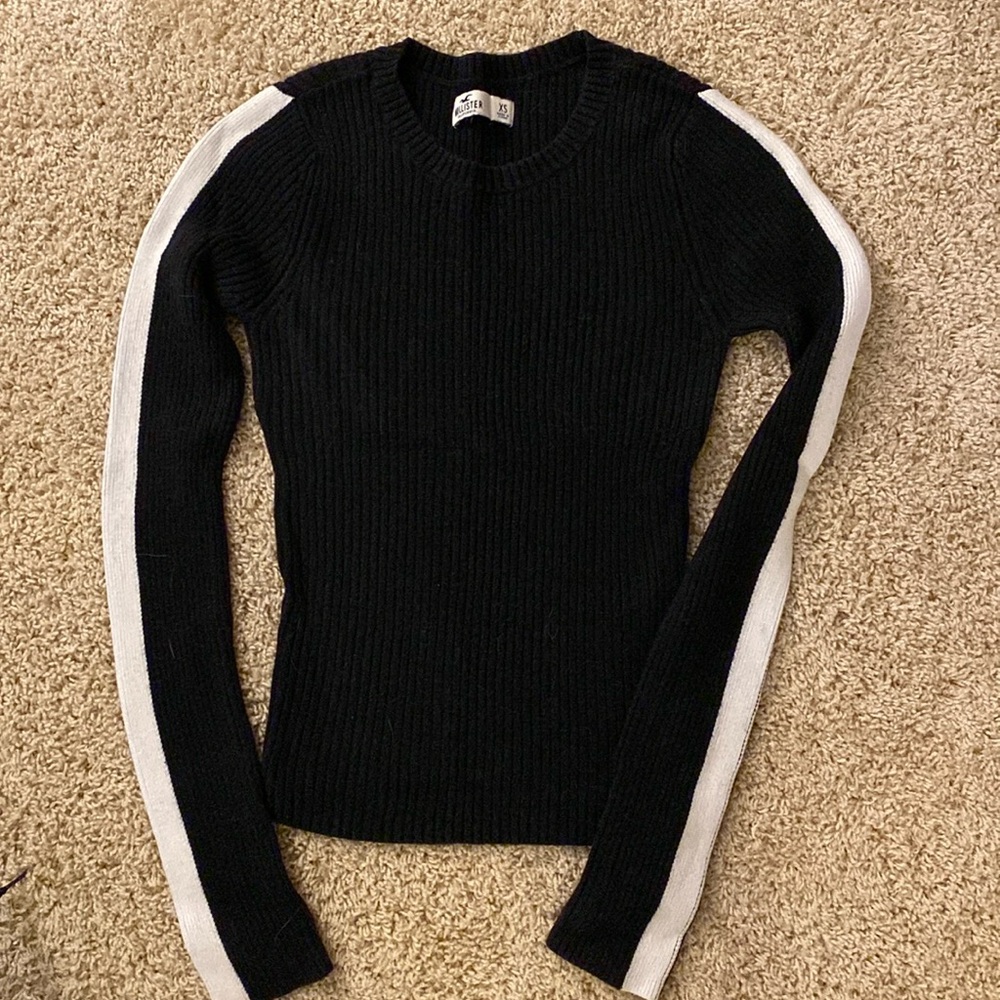 Hollister Black and White Sweater